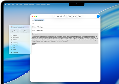 MacBook Air-scherm met Apple Intelligence-feature Schrijfhulp waarmee een e‑mail wordt geschreven